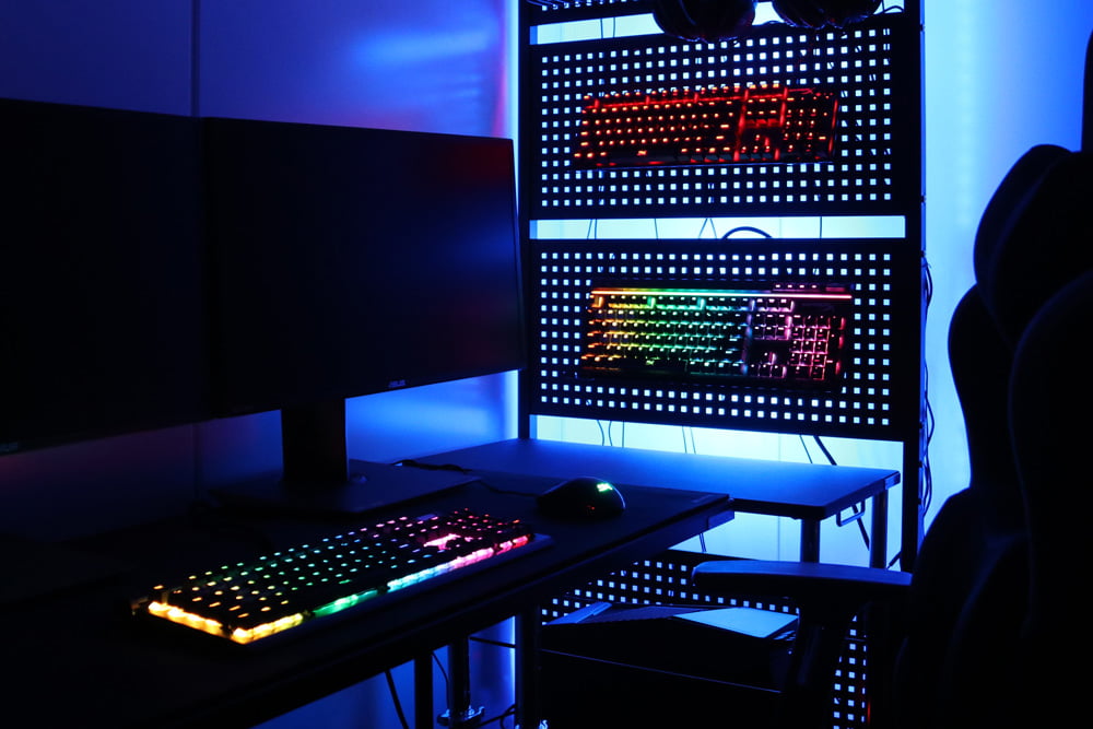 ガジェット多数ご紹介! Emuのゲーミングデスクツアー―物欲整理の備忘録―EmuLog＠在宅ワーク&ガジェット好き&物欲解放の備忘録