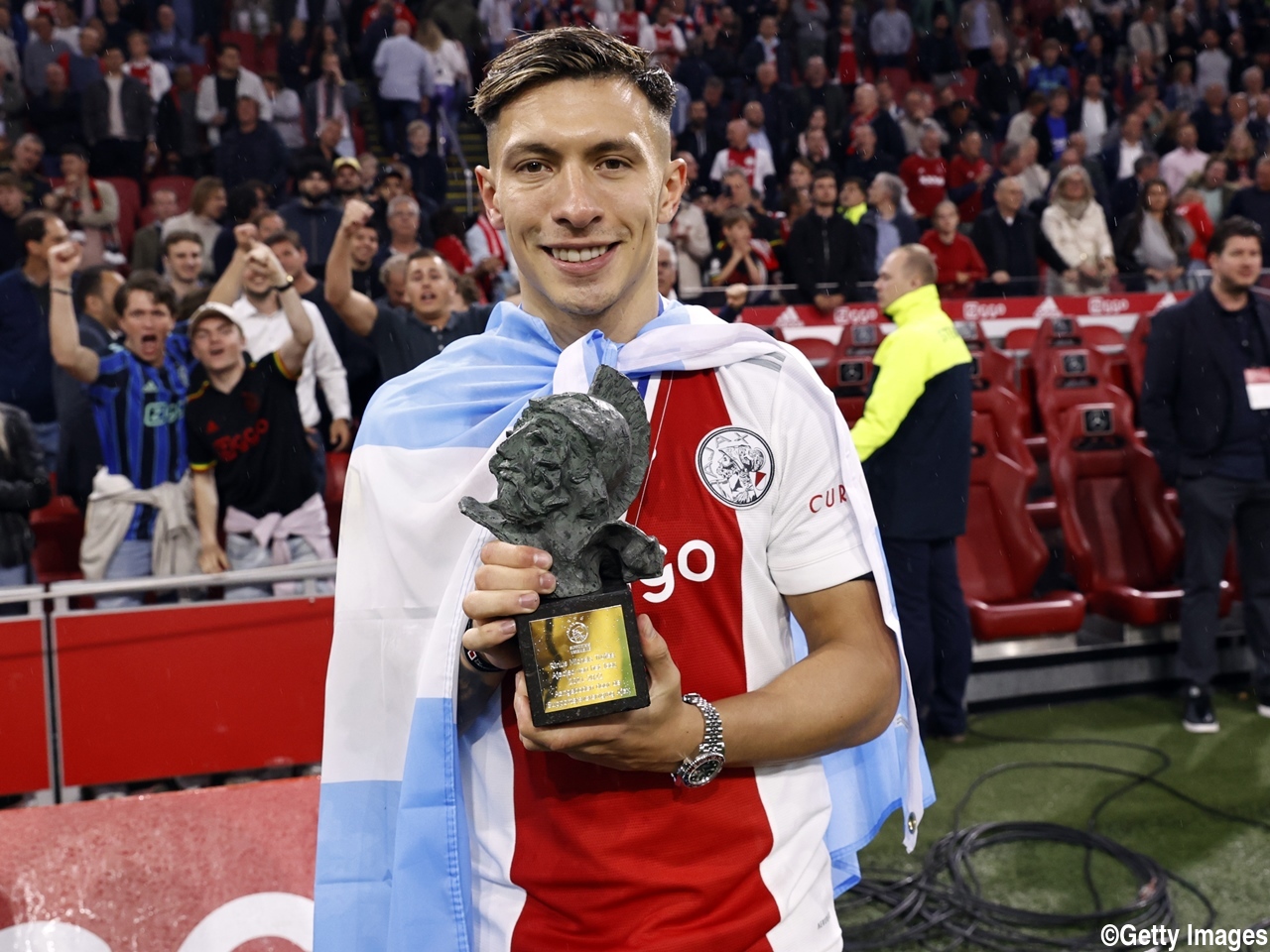 今季絶望のリサンドロ・マルティネスが近況報告。アルゼンチン代表の仲間たちがメッセージを送る – ALLSTARS CLUB