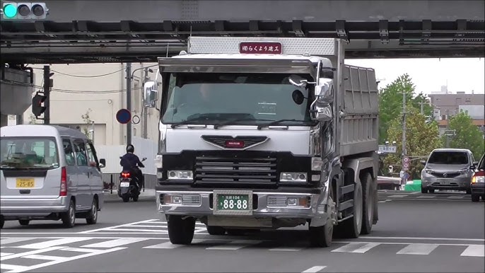 愛媛のキャリアカーニック不明スーパーグレートパパラッチデコトラ仕事車仕事車の風格三菱ふそうスーパーグレートトレーラーキャリアカー舟形バンパー来た来たeosr100canoneosr100デコトラ好きな人と繋がりたい写真撮っている人と繋がりたい