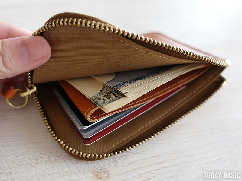 Amazonでイルビゾンテの財布を購入しました。 - 並行輸入品と記載して- Yahoo!知恵袋