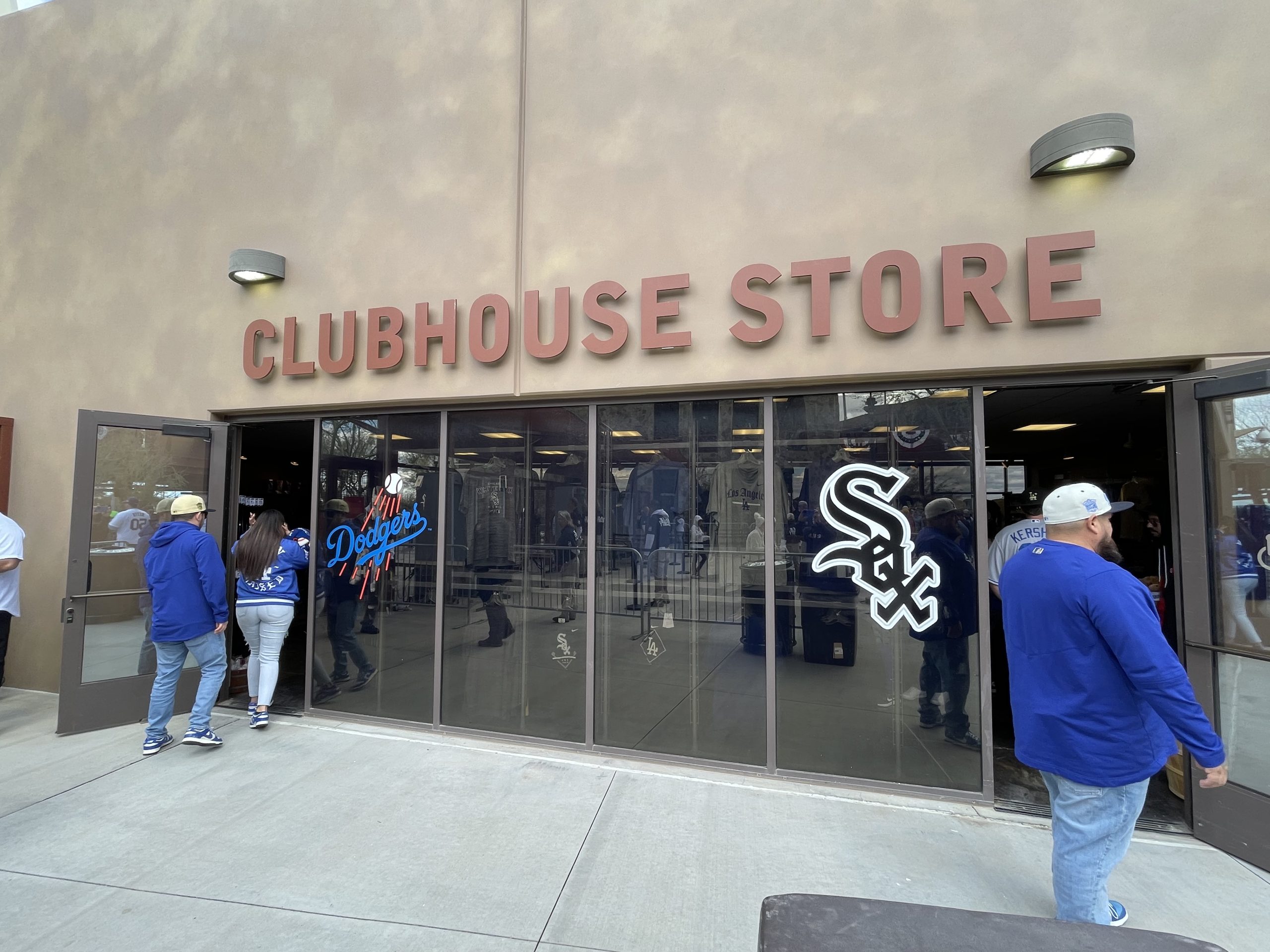 『アリゾナ州 グレンデール － キャメル バック ランチで侍ジャパンvsドジャース戦を見る』フェニックス アメリカ の旅行記・ブログ byアメリカ制覇！さん フォートラベル