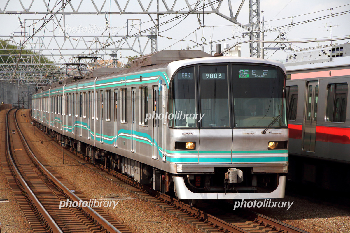 鉄道 私鉄・東武鉄道相互乗り入れ東京メトロ13000系の写真素材95433939- PIXTA