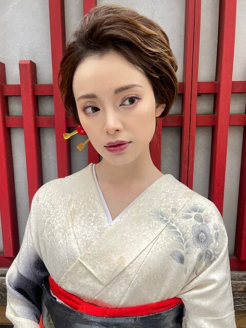 2025年冬】極妻風ざっくりスジのデザインシニヨンのヘアスタイル｜BIGLOBE Beauty