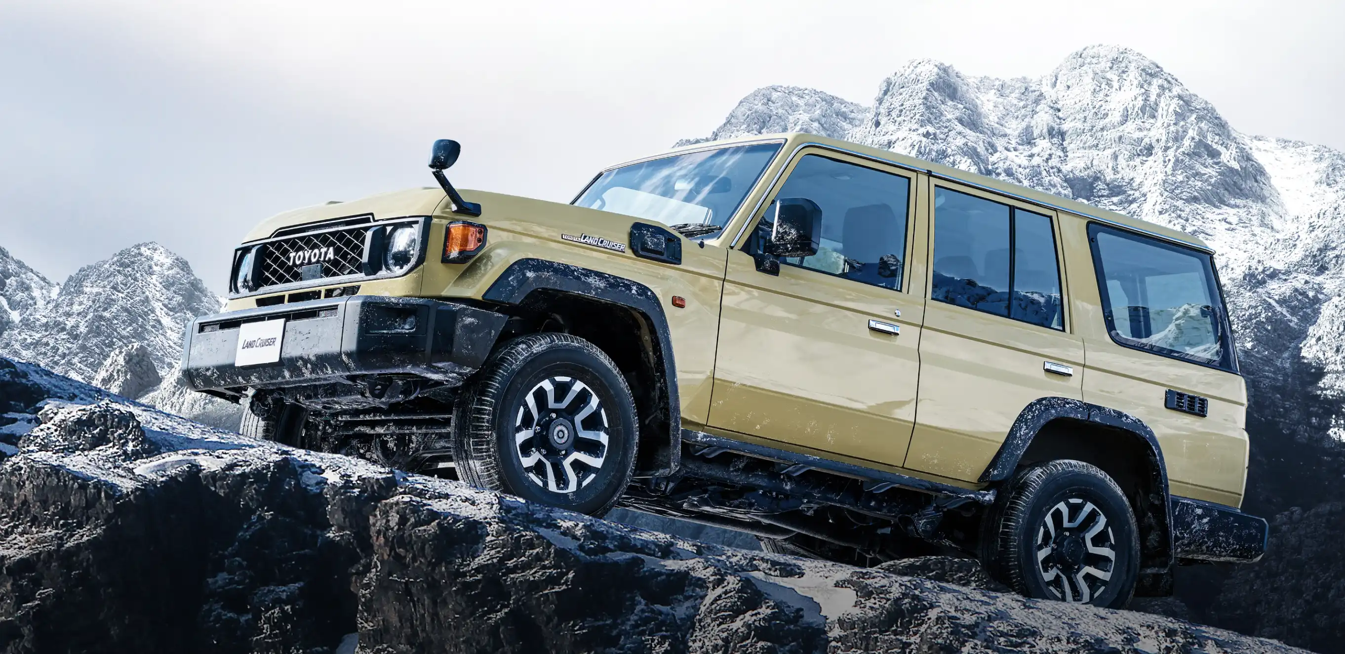 トヨタ ランドクルーザー 200ってどんな車？その装備も紹介！CARPRIME カープライム