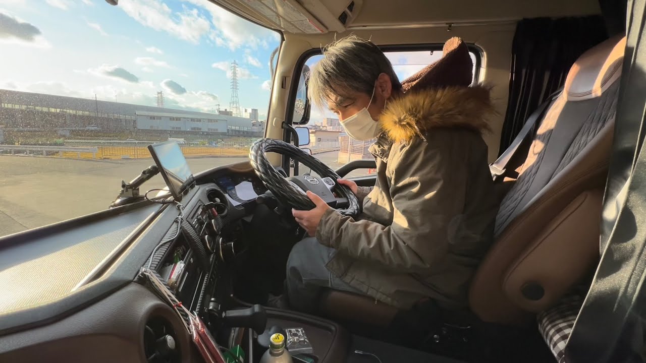 建機みたいな運転席の大型トラック!? オランダ・GINAFが製作した特注シャシーの目的とは？ - トラック総合情報誌「フルロード」公式WEBサイト