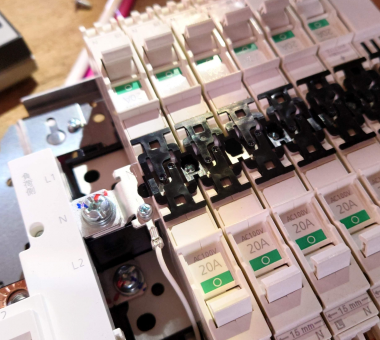 トイレのスイッチはDIYで交換できる？ほたるスイッチに交換するには？ - 住むを楽しむ「スムタノ」