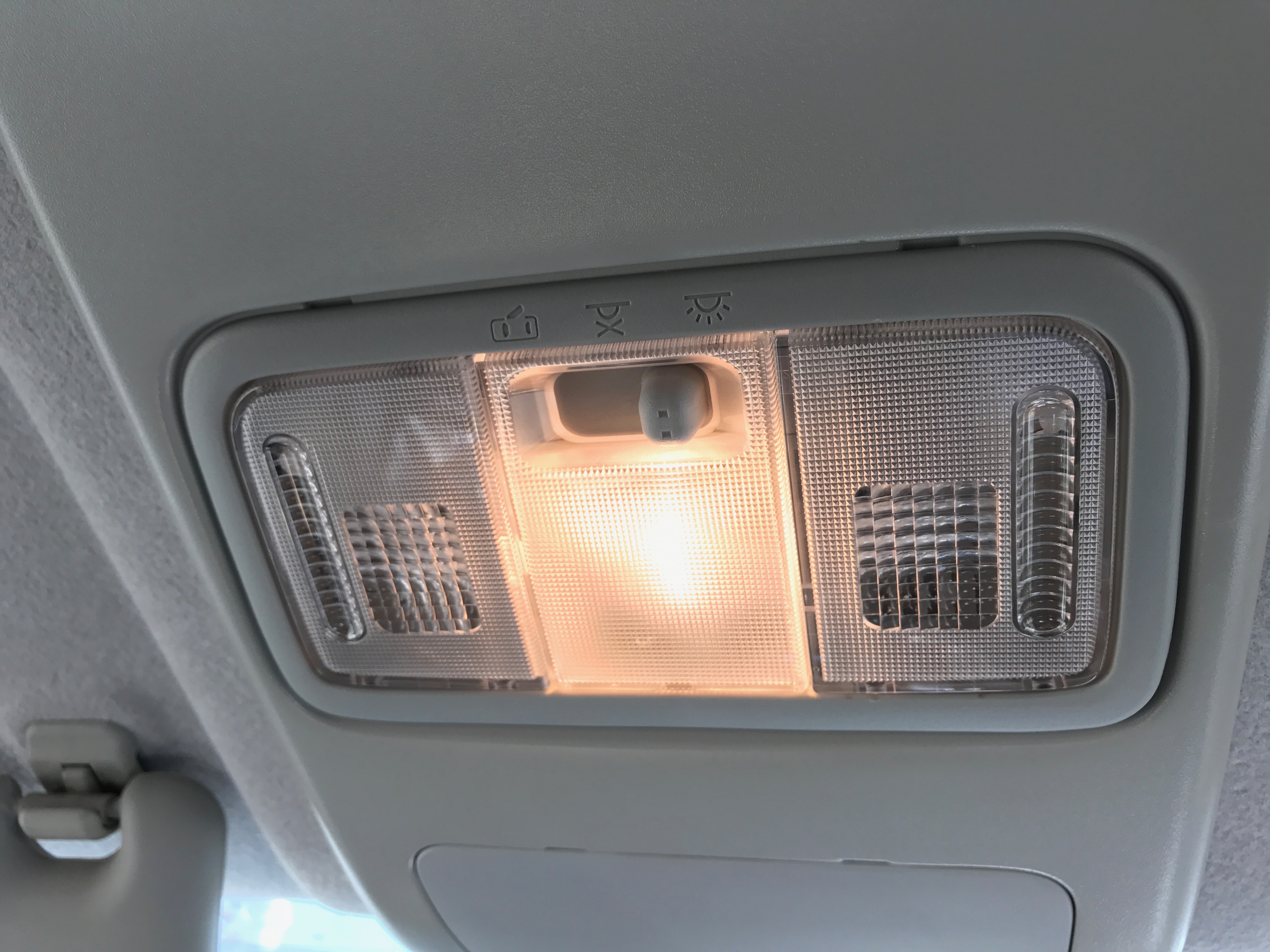 車のライトの種類とつけ方。交換目安についても整備士が解説 - クルマのわからないことぜんぶ車初心者のための基礎知識norico ノリコ