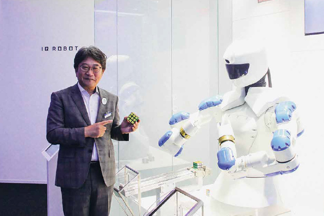 安川電機、ロボで宇宙船修理 本社で展示 - 日本経済新聞