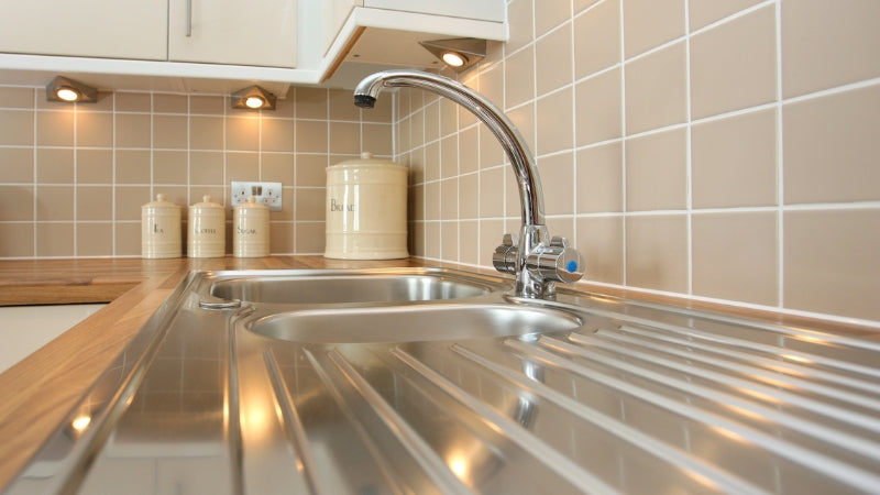 サビ取り剤とキッチンバサミはプロフリンクからチェックしてね💖, 食材がスパスパ切れて分解・食洗機OKのキッチンバサミと,サビがするんっと落ちるサビ取り剤の組み合わせが最強だった✨, このサビ取り剤があればお気に入りのステンレスバサミがピカピカなまま✨,じわじわと現れるサビ諦めてたけど、もっと早く買えばよかった！！, ぜひチェックしてみてね💖, 簡単そうじ発信中のまるです🙆‍♀️,