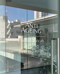 シャッターにカッティングシート施工事例株式会社マツリョウ