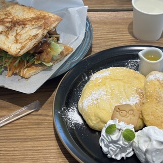 Be! by SUNFRESH GROUP ビーフルーツ パーラー・サンドイッチ ジュースやパフェ、フルーツサンドを扱うフルーツスタンド