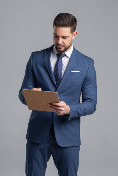 営業マンのスーツはどう選ぶ？信頼されるコーディネートの基本を解説オーダースーツの銀座英國屋