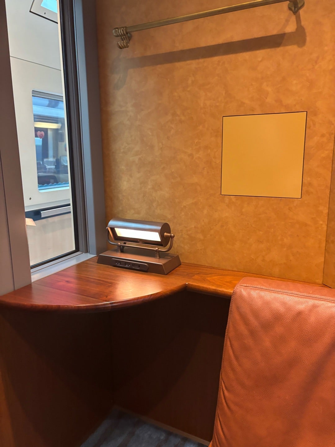 サフィール踊り子の個室の体験記！予約の取り方やグリーン車の座席の口コミ！ ▻ 短足ダックスの旅楽ブログ＆口コミ