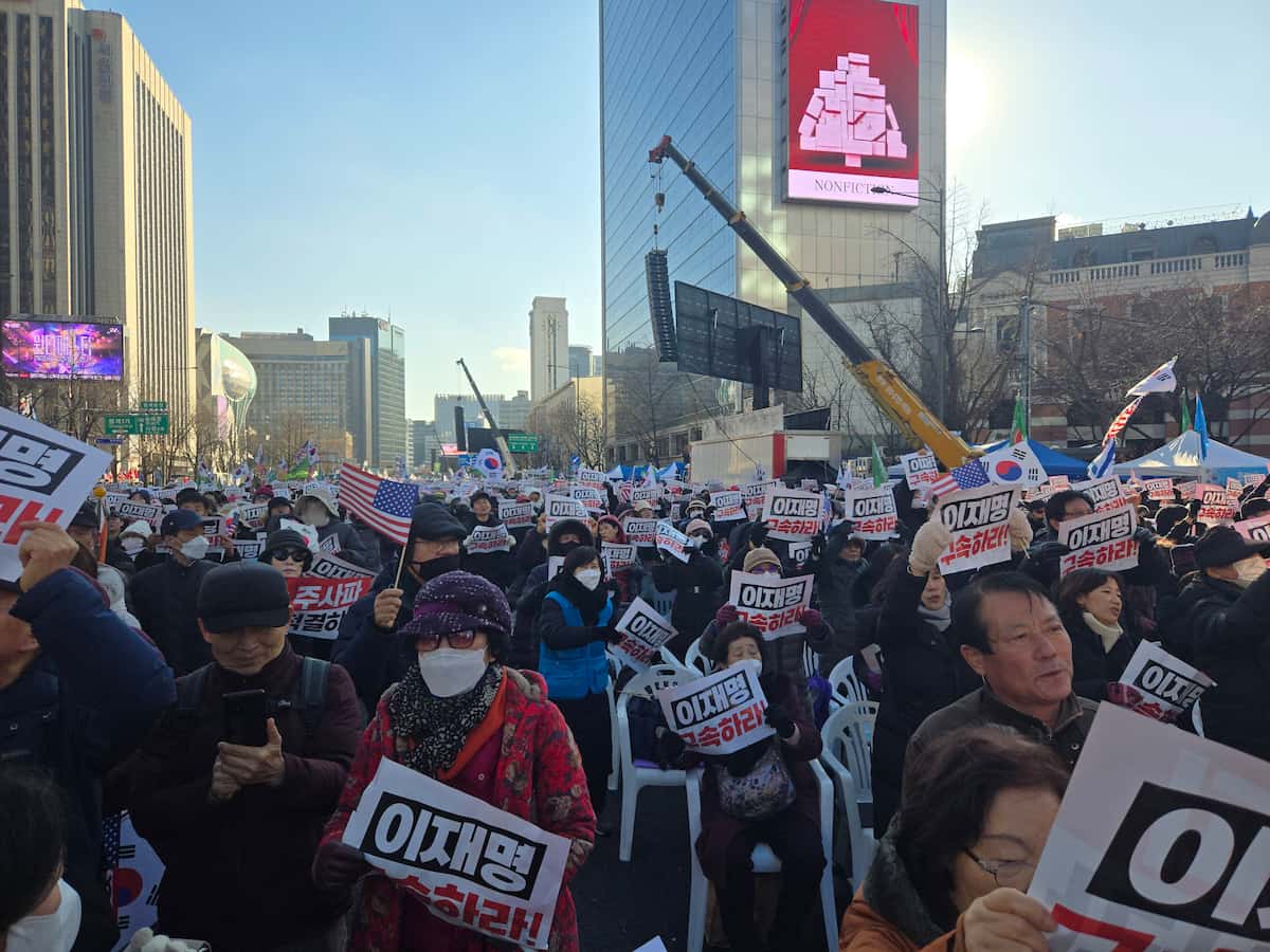 渡韓で注意すべきスポット⚠️いつデモが起こるかわからない💦旅行計画の際になるべく避けるべき場所を紹介するよ⤵︎ ✓光化門広場周辺✓ソウル広場〜徳寿宮 デモは金・土曜日に行われることが多く、観光地に近い場所なので注意が必要🚨⚡