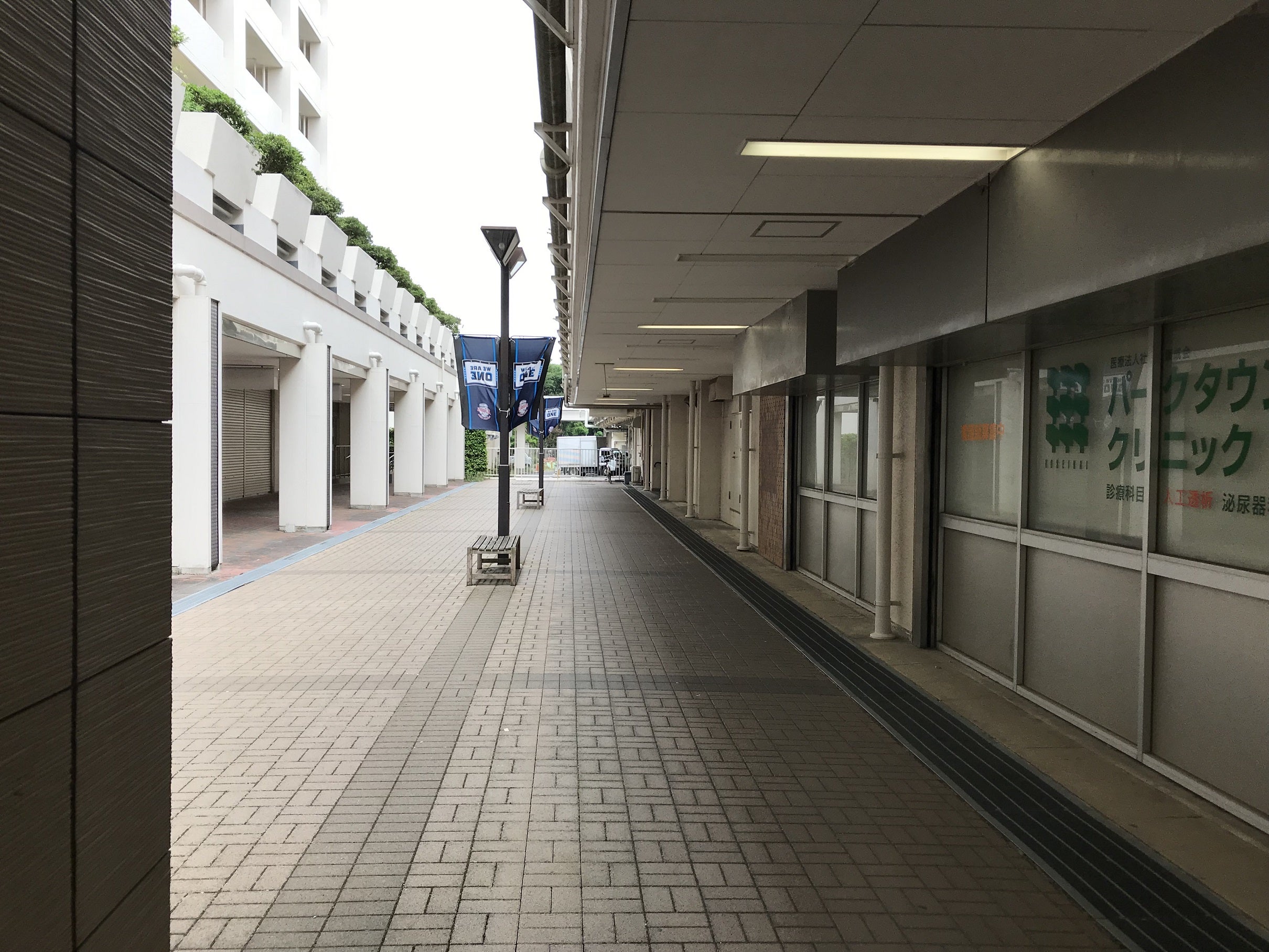 愛媛のノスタルジーなシャッター商店街 四国中央市- Snap Shot