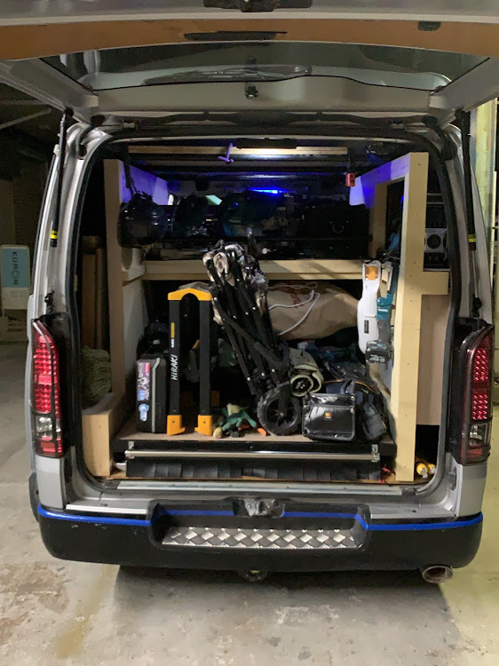 ハイエースの荷台に棚を取り付ける③ – 河津製材所