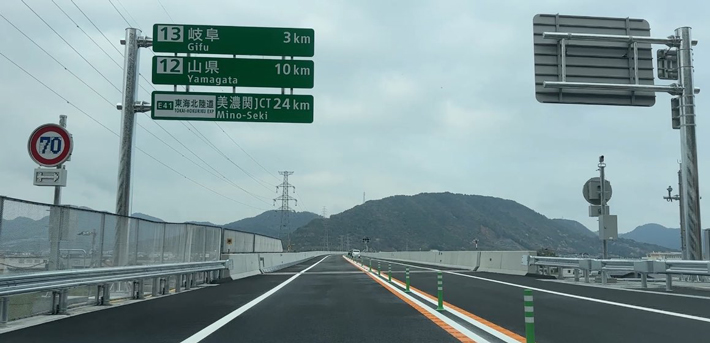 日本一矛盾した制限速度、その数値が無理ゲーすぎる 「どう走れば良いんだ」と話題に– Sirabee