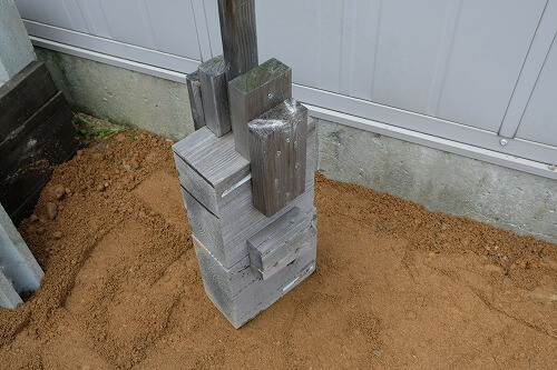 庭の地面を平らにする方法と土をならす道具類 - 暮らしの手づくり