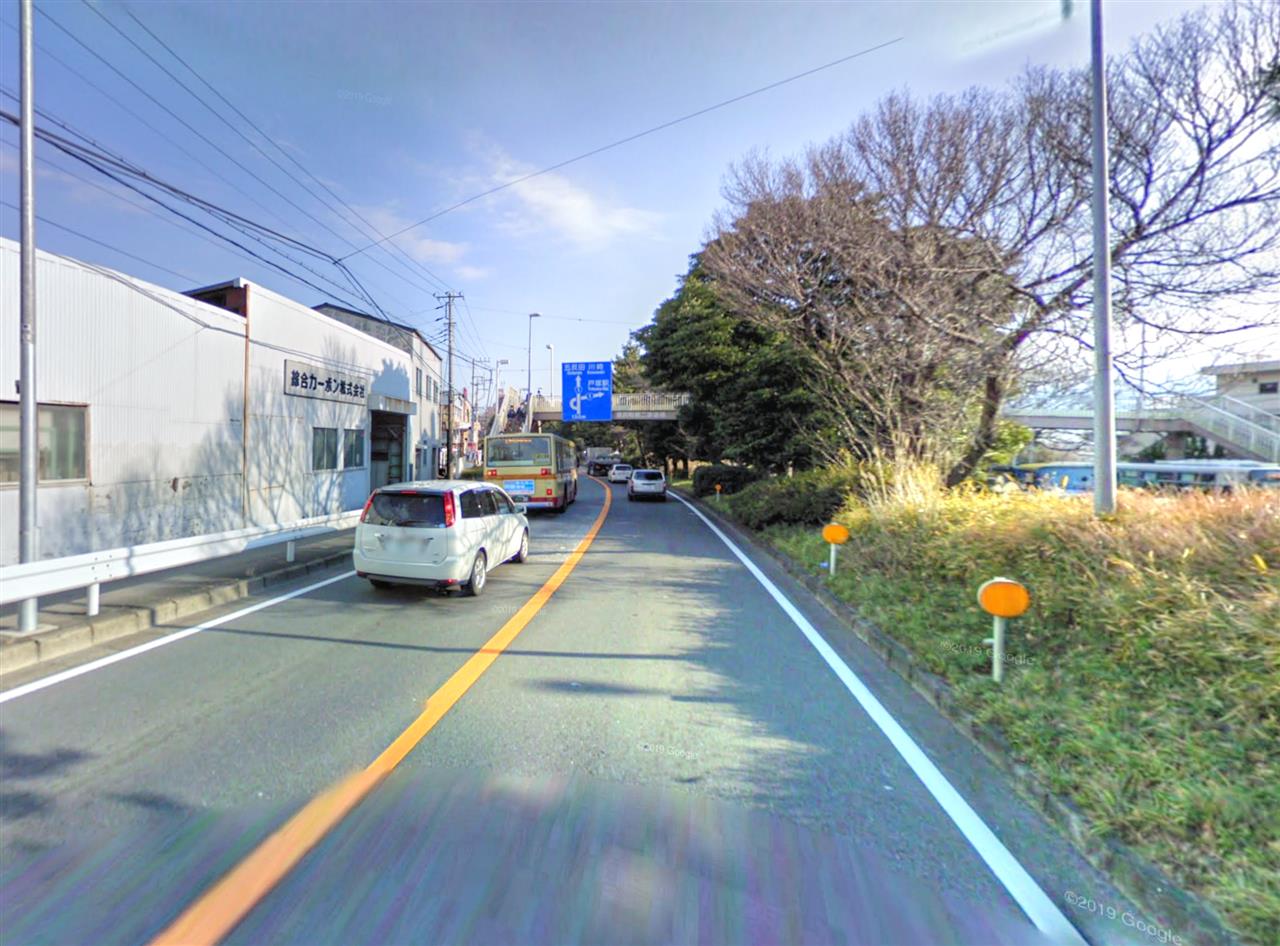 停留所のバスを追い越して左折しない - 人と車の安全な移動をデザインするシンク出版株式会社