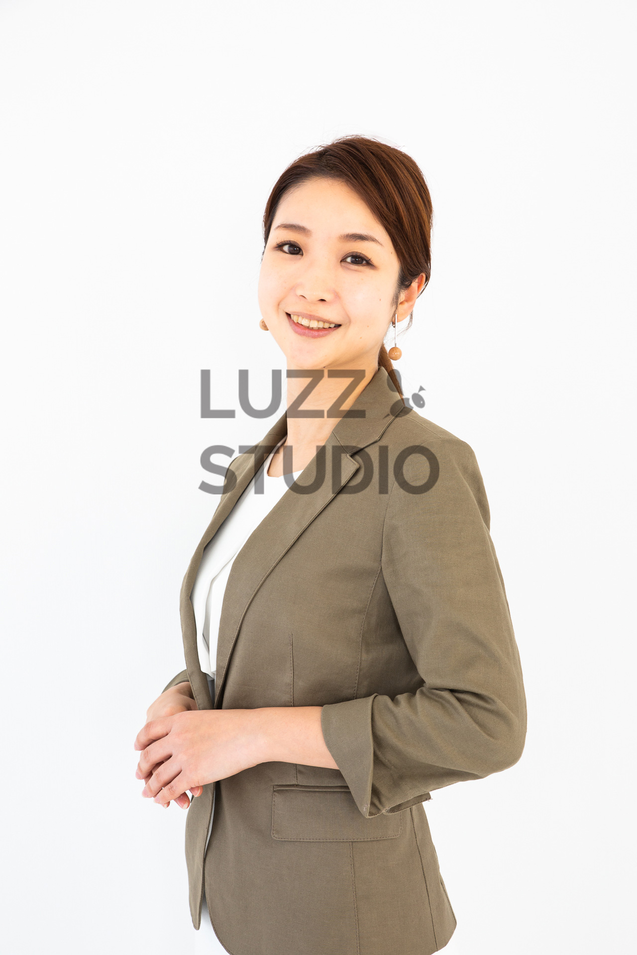 第一印象を決める！女性のビジネスプロフィール写真撮影を解説服装・ポーズは？OPS 銀座・築地エリアで写真撮影ならOrderPhotoStudio