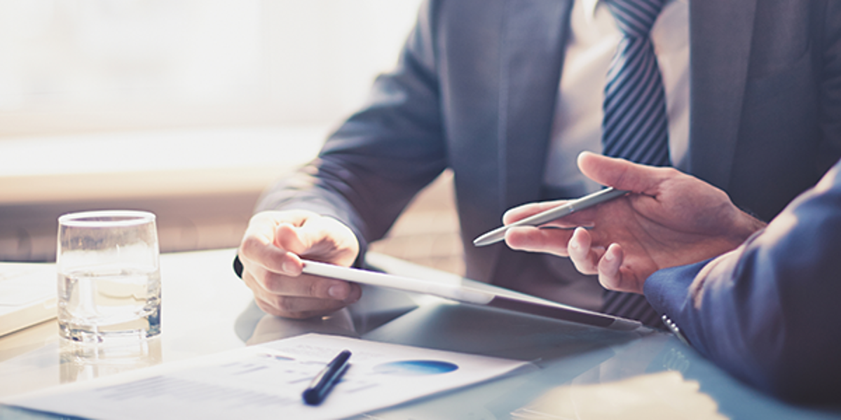 面接のマナーが画像付きでわかる！入室・退室・服装の身だしなみをわかりやすく解説 - ユニキャリ - 学生のための就活応援メディアPowerd by洋服の青山