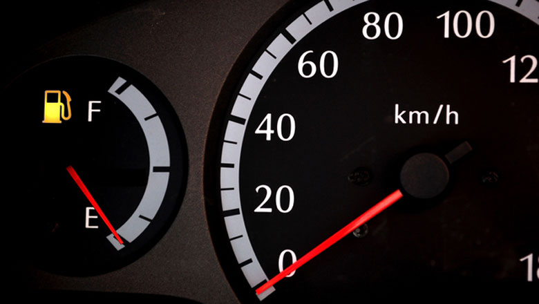 ガソリンがなくて、ひやひや 。 - 徒然草 ─ 青りんご ─