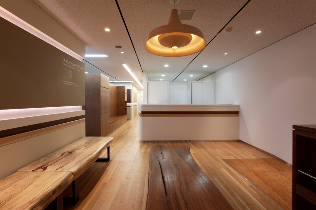 店舗デザイン 上品さと可愛さを兼ね揃えた美容クリニックルミナスビューティークリニックカエル・デザイン・プロジェクト