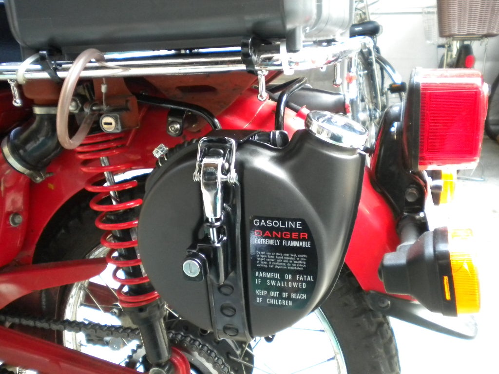 早速クロスカブのサブタンクの手直しを。 底部の形状変更だけですが。 サブタンクに、ガソリンを1リットルだけ入れて、ガス欠テストをして来ました。しかし、スーパーカブに、1リットルもガソリンを入れてはいけません！ ちっともガス欠にならない‼️ 富士スピードウェイ