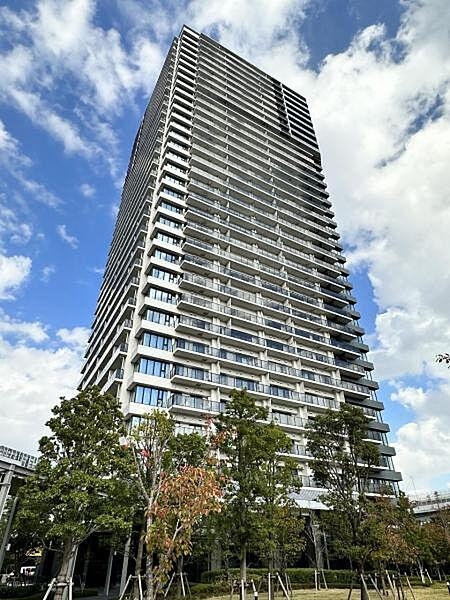 海、お台場、行き交う船！ まんま“東京の湾岸エリア”な景色を眺めて暮らす東京都港区55㎡の賃貸物件- 物件ファン