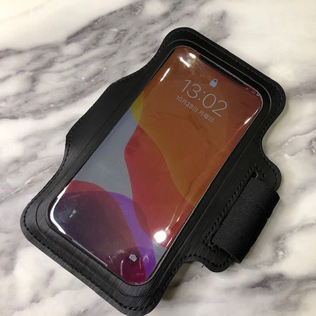 ジョギングの必須アイテム！靴下で作る「スマホ用アームバンド」で音楽を持ち運ぶ♪C CHANNEL