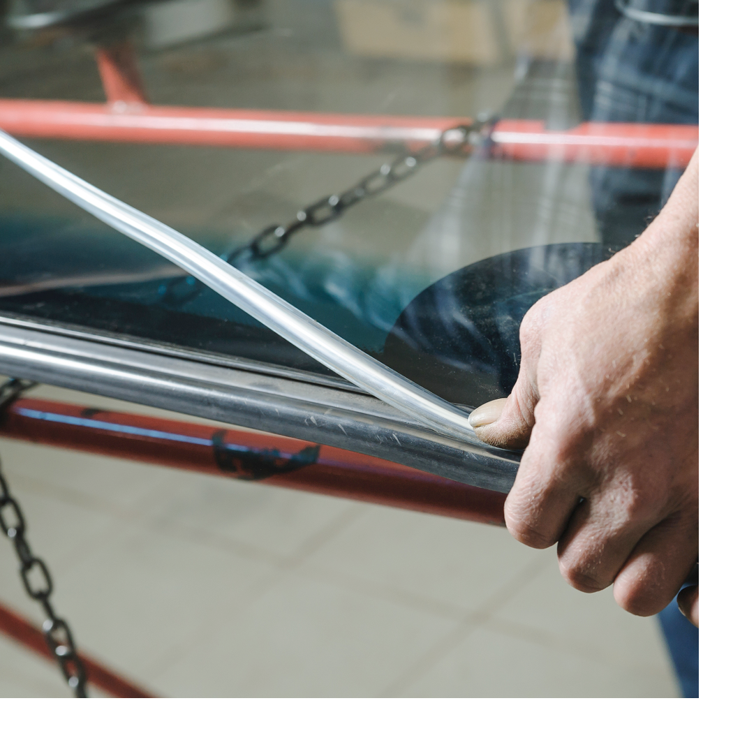 ベンツのフロントガラス交換 保険修理 兵庫県 三木市 三田市 加古川市 加東市 小野市 神戸市 北区 西区 車検 修理 鈑金 お任せくださいエフジェイファクトリー 株 オフィシャルブログ