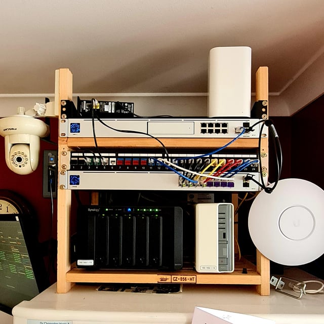 個人宅サーバルームを整理する、ラック内のPC機器や棚を整頓☆もきゅもきゅもみゅーん