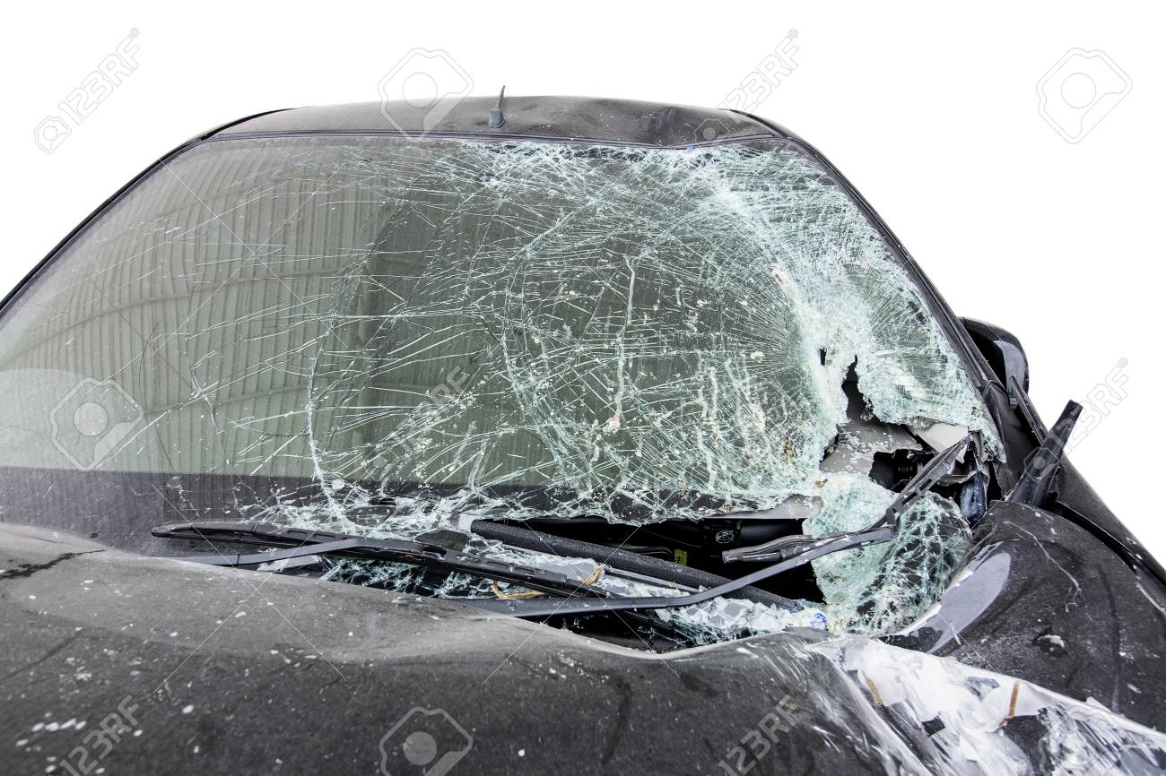 飛び石！フロントウインドウが豪快に割れました。修理代は？ 保険は使える？等級は下がる？＜ルノー・トゥインゴ長期レポートVol.5＞ハッチバックMotor-Fan モーターファン