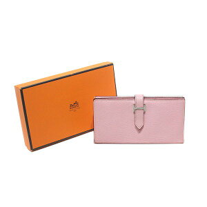 デートの日のバッグの中身を見せて♡ ファッション＆ビューティ業界で