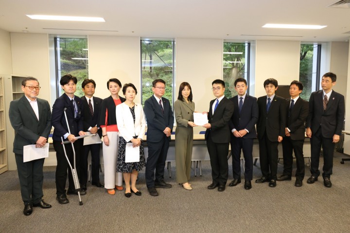 悪質ホストクラブ問題警察庁長官が歌舞伎町で“異例”の視察