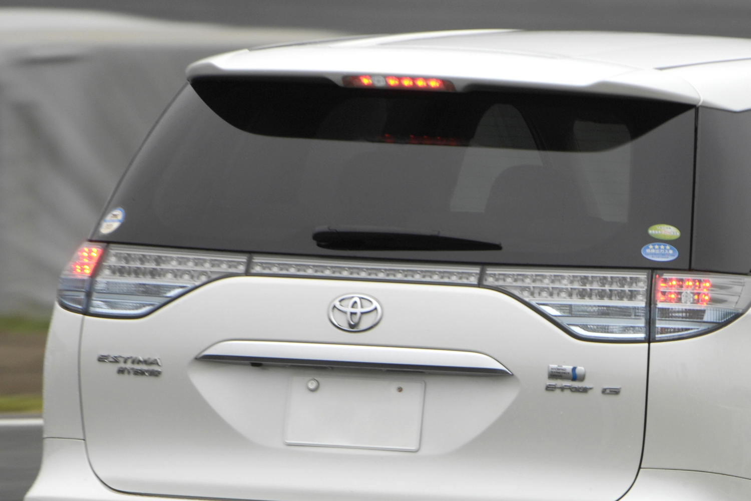 2025年 ブレーキランプ・テールランプが切れたら？交換方法や交換にかかる費用、切れたまま走った際の罰則は？ おすすめ商品も初心者必見 編集部が語る自動車購入ノウハウ MOTA