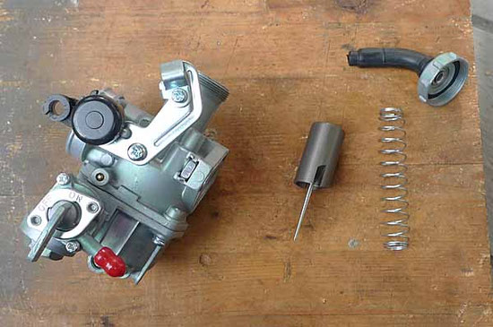 エンジンのカギを握るキャブレター。原付からビッグバイクまで500機種に対応するキースターの燃調キットで、絶版車のキャブを楽しもう!! -Webikeプラス