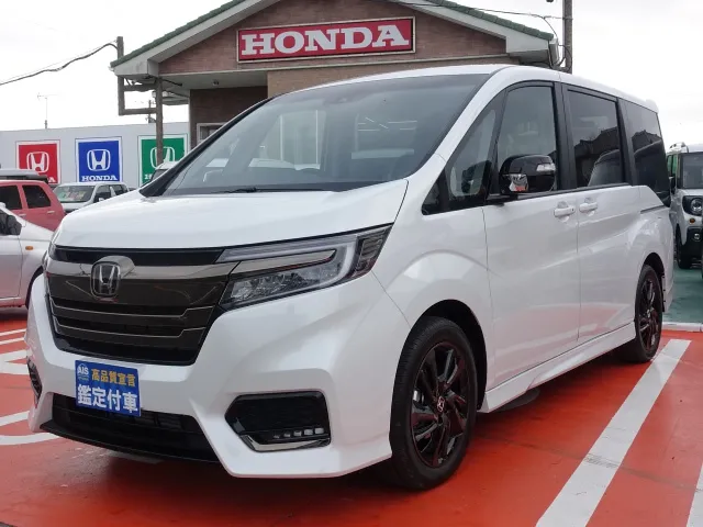 ステップワゴンスパーダのRP3toRP5・白から黒へ・ブラックスタイル・ステップワゴンスパーダ・RAYS HOMURA2x9ジェットブラック エディション2に関するカスタム事例車のカスタム情報はCARTUNE