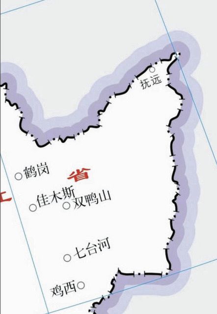 中国 手前 、北朝鮮 右手の川の向こう側 、ロシア 左手の池の向こう側 の3カ国の国境地帯・防川に立つ展望台＝1月上旬、吉林省延辺朝鮮族自治州琿春 -動画 コロナと経済制裁、厳冬下の中朝ロ国境の街を訪ねて - 写真・画像 1 18西日本新聞me