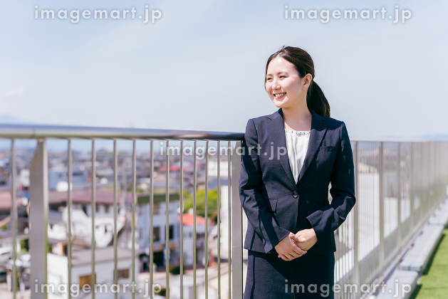 女性銀行員の制服 着用は自由に、私服OK豊和銀行で勤務時の服装見直し大分