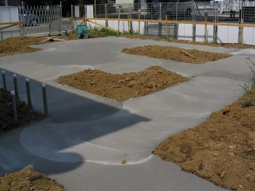 ☆基礎工事捨てコンクリート打設 - 朝日建設の現場日記 神奈川県横浜市港北区 仮称 篠原台町マンション新築工事