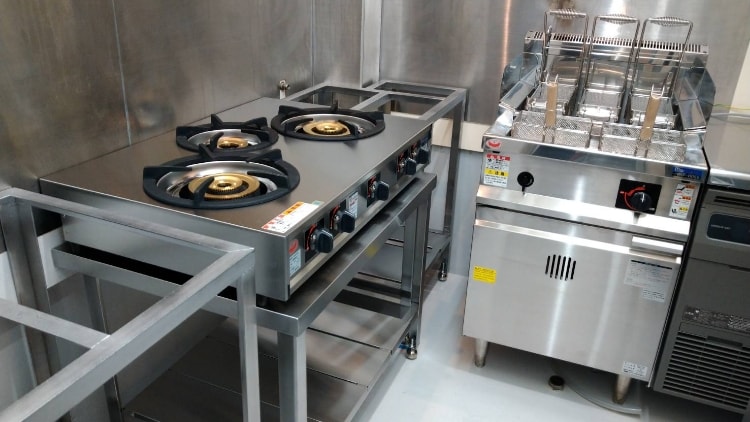 行列ができる飲食店は厨房にこだわっている！キッチンの選び方を解説内装工事、店舗デザイン・設計の見積もり依頼・比較 アーキクラウド