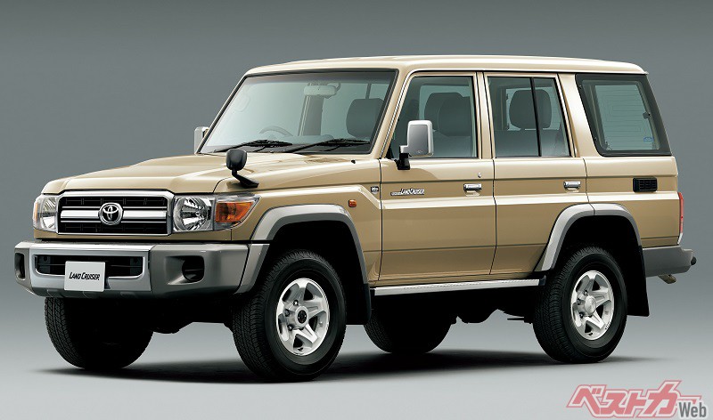 ランクル80後期型ガソリン車！クラシックフルカスタム済！ランクル60前期型の丸目フェイスに換装されたスタイリッシュなナローボディ仕様！走18.2万km！追加カスタム大歓迎！ナビ&Bカメラ&ETC付♪