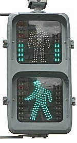 コイト電工 製品・技術│交通システム機器フラット型車両用交通信号灯器