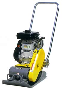 庭スロープの砂利の転圧作業東京都江戸川区の新築戸建にて外構工事三郷市の造園工事・外構リフォーム専門店「庭工房優樹園」