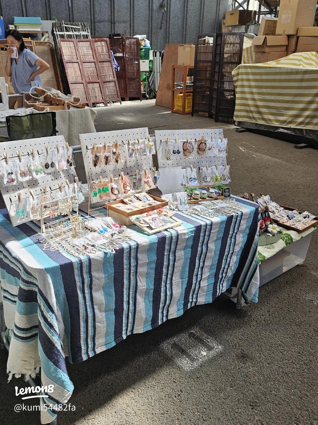 フリーマーケット 段ボールを使ったディスプレイのやり方もちもちもっちー *´ω｀*