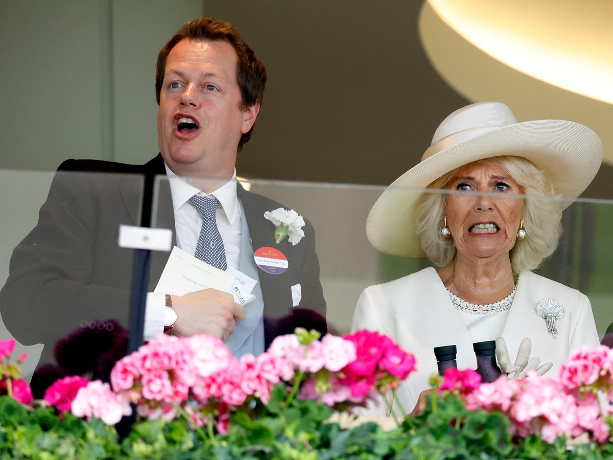 トム・パーカー・ボウルズが王室の5時のお茶の儀式を暴露：「最重要事項です」 独占: r RoyalsGossip