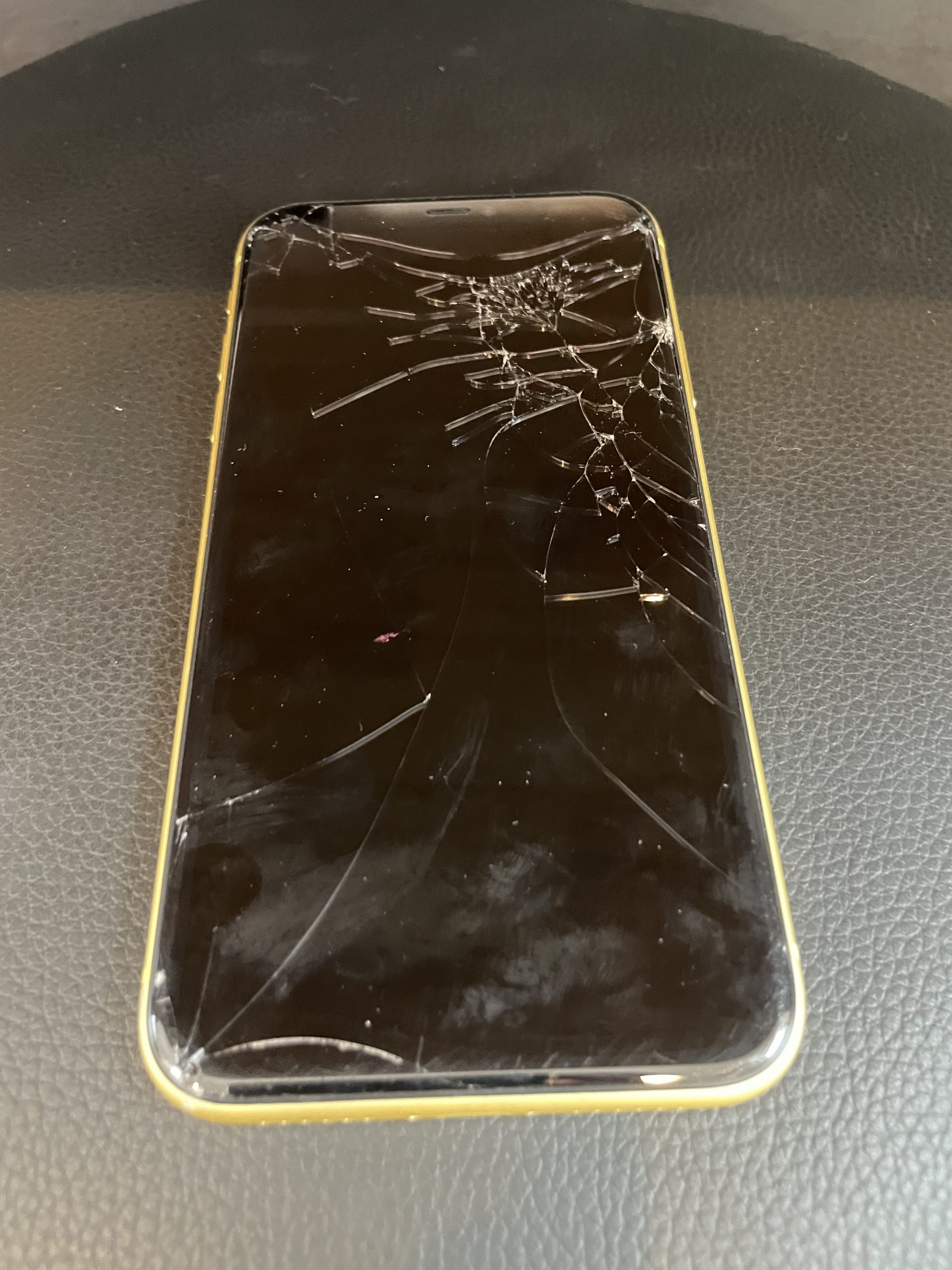 液晶がぶっ壊れた！！！ゴーストタッチも😨 iPhone７ 画面修理近江八幡市からのお客様 アイフォンに関してのお悩みもスマートクールイオン近江八幡店で解決🎶スマートクールカインズホーム彦根店・イオン近江八幡店