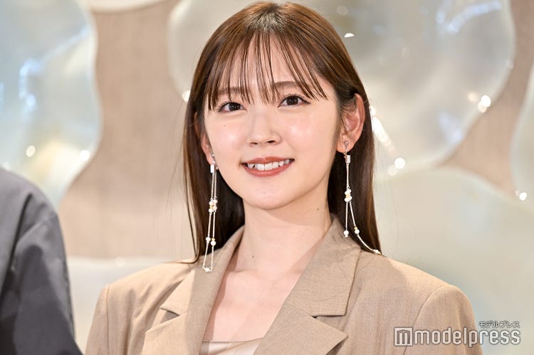 鈴木愛理、ラムちゃん風“超ミニスカ”美脚コーデでダンス「スタイル抜群」「はぁーん永遠にアイドルだよ」 | ORICON