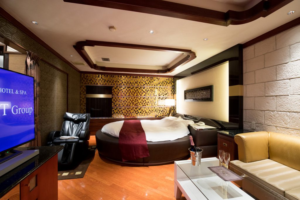 ←ラブホ選びに迷ったらここ🐼 ＼刺激的な遊びにハマる人続出?!SNSでも大人気 アレがあるお部屋 5選 関東を中心に21店舗ある SARAGROUPの中から 思わず使ってみたくなる アレがあるお部屋を まとめたよ〜っ🐼🐼✨ ぜひ参考にしてみてね